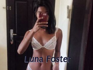 Luna_Foster