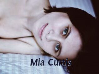 Mia_Curtis