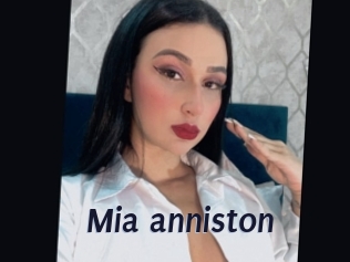 Mia_anniston