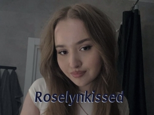 Roselynkissed